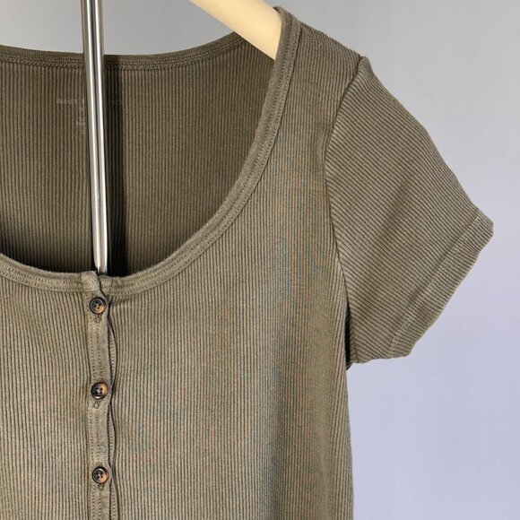 Brandy Melville T-Shirt | Women's One Size | Olive Green - Picture 3 of 5